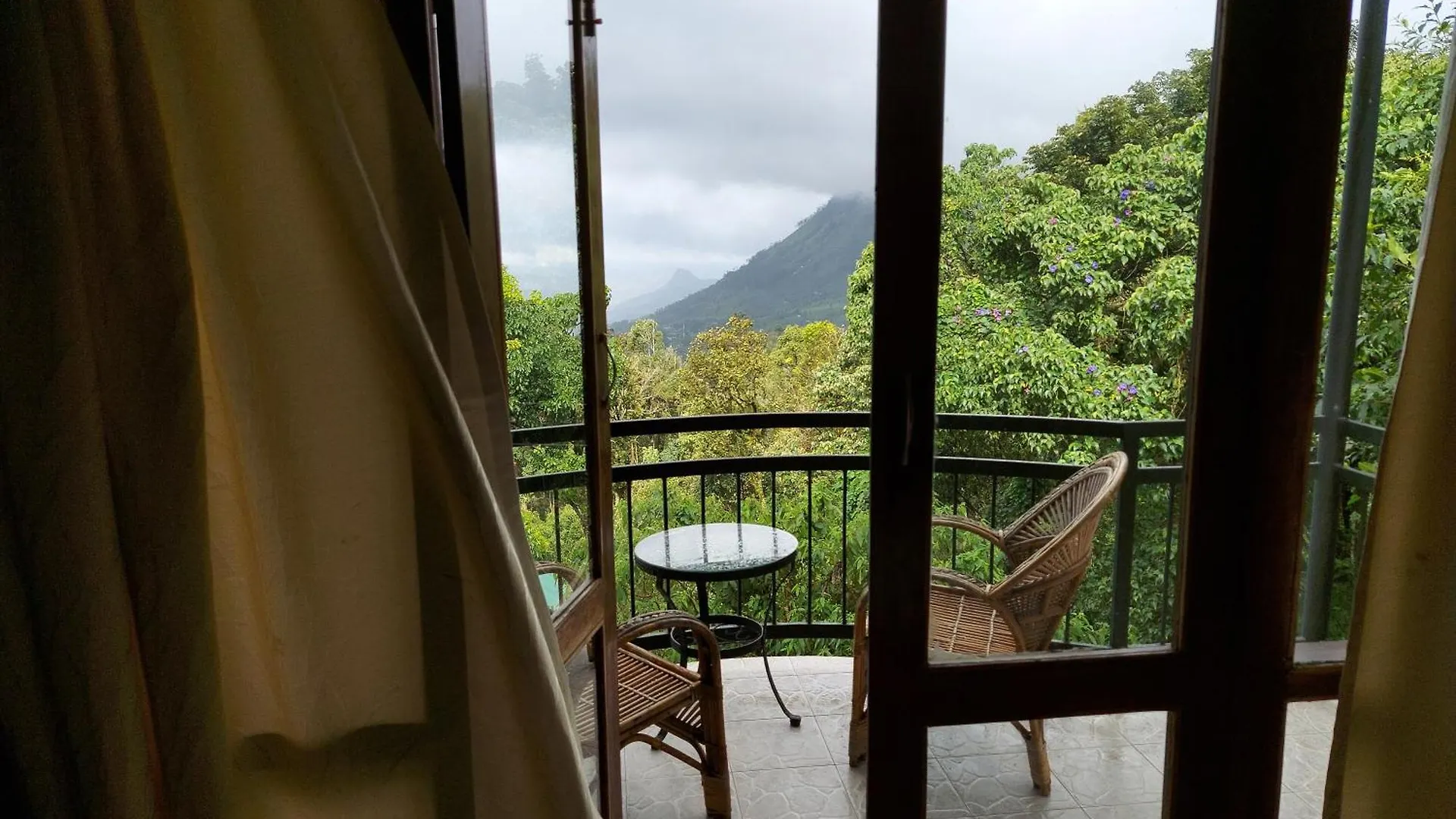 Deshadan Mountain Resort -The Highest Resort In Munnar 4*,